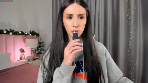 Snapshot of kim_oberlin chatting on 01.10.26 Kim Oberlin online show from 01.10.26