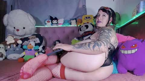 vivi independent model  online show from 10.29.25