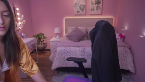 Kimberly 1200-1900 GMT-5 online show from 09.26.25