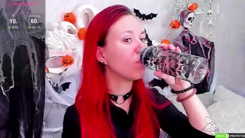 Snapshot of kimforman chatting on 10.27.25 KimForman online show from 10.27.25