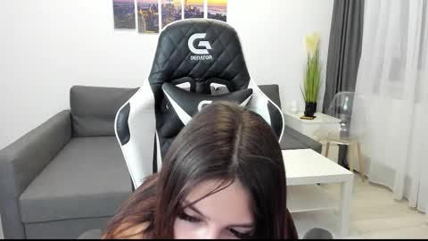 kimi_ivy online show from 10.19.25