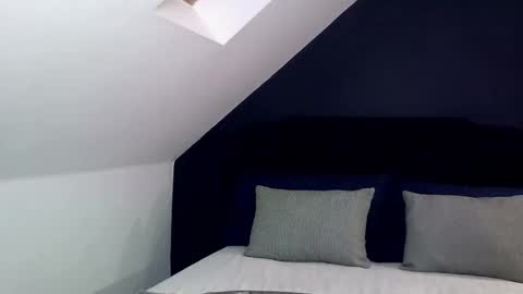 Snapshot of kimihoney_ chatting on 09.11.25 Help me reach 100 thumbs up online show from 09.11.25