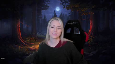 Snapshot of kimilee22 chatting on 12.04.24 Wolfs Girl online show from 12.04.24