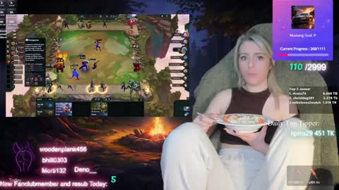 Snapshot of kimilee22 chatting on 01.12.25 Wolfs Girl online show from 01.12.25