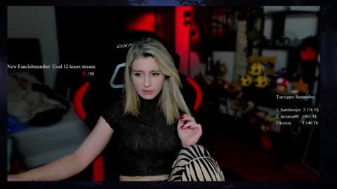 Snapshot of kimilee22 chatting on 09.15.25 Wolfs Girl online show from 09.15.25