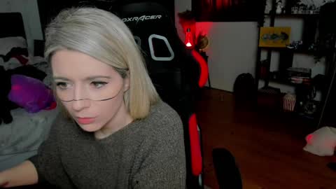 Snapshot of kimilee22 chatting on 02.03.26 Wolfs Girl online show from 02.03.26