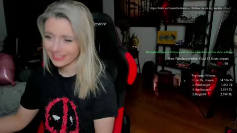 Snapshot of kimilee22 chatting on 02.15.26 Wolfs Girl online show from 02.15.26