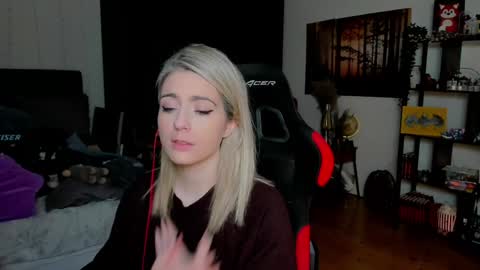 Snapshot of kimilee22 chatting on 02.20.26 Wolfs Girl online show from 02.20.26