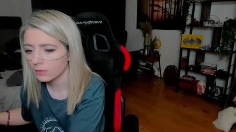 Snapshot of kimilee22 chatting on 02.28.26 Wolfs Girl online show from 02.28.26