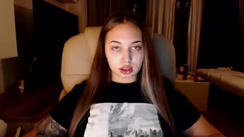 Kim Lee  online show from 01.03.25