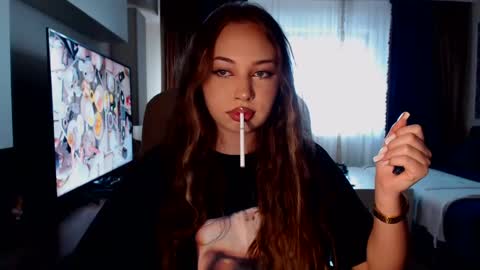 Kim Lee  online show from 01.12.25