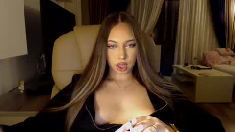 Kim Lee  online show from 02.20.25