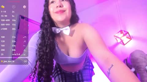 Snapshot of kimmarshall chatting on 09.19.25 KIM online show from 09.19.25