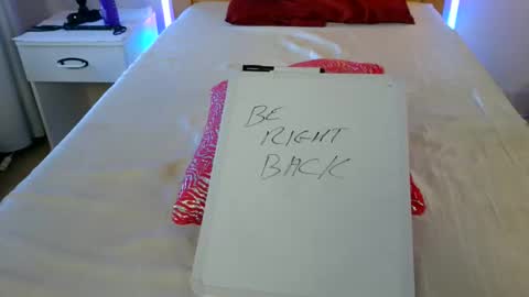 Kimmi Taylor online show from 10.20.25