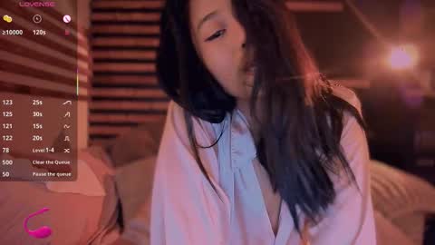 Snapshot of kimmy_chi chatting on 11.12.25 Lo online show from 11.12.25