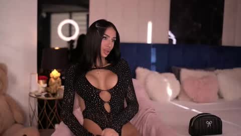 Snapshot of kimnatty chatting on 10.25.25 Kim online show from 10.25.25