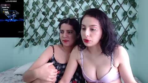 Snapshot of kimzu2830 chatting on 03.08.25 Kim and Zuka online show from 03.08.25