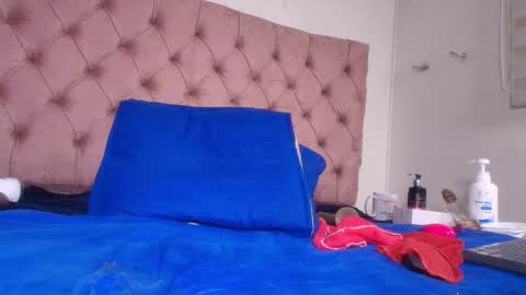 Snapshot of king_bella_ chatting on 02.13.25 Bella online show from 02.13.25