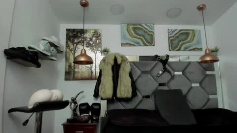 HOT MEN BLACK online show from 12.31.24