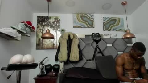 HOT MEN BLACK online show from 01.27.25