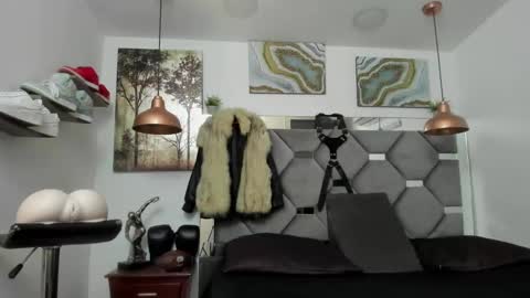 HOT MEN BLACK online show from 01.28.25