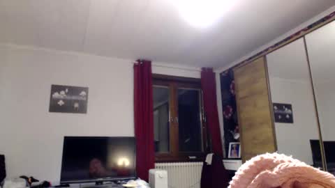 Snapshot of kingandprincess chatting on 01.31.25 sexysexyhotwetpinkredpussy online show from 01.31.25