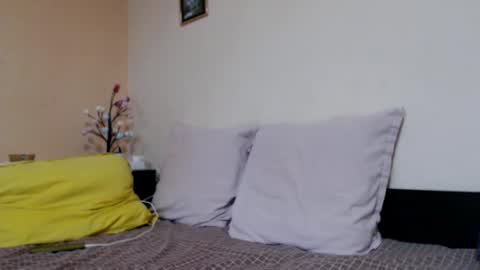 Snapshot of kingandprincess chatting on 09.11.25 sexysexyhotwetpinkredpussy online show from 09.11.25