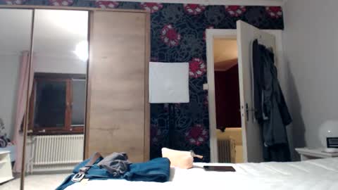 Snapshot of kingandprincess chatting on 11.02.25 sexysexyhotwetpinkredpussy online show from 11.02.25