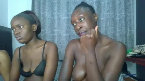 Snapshot of kinky_leila chatting on 07.01.26 kinky_leila online show from 07.01.26