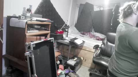 Snapshot of kinkybiguy14 chatting on 09.10.25 Kinky Cassie online show from 09.10.25