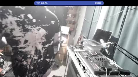 Snapshot of kinkybiguy14 chatting on 09.12.25 Kinky Cassie online show from 09.12.25