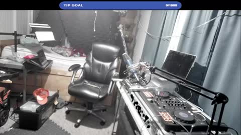 Snapshot of kinkybiguy14 chatting on 09.13.25 Kinky Cassie online show from 09.13.25