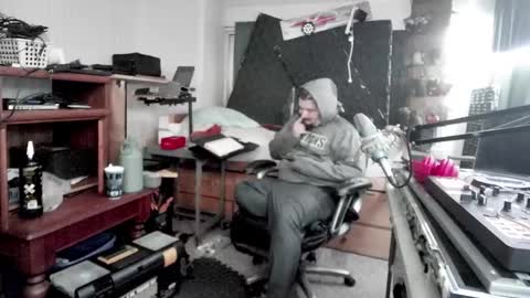 Snapshot of kinkybiguy14 chatting on 09.18.25 Kinky Cassie online show from 09.18.25