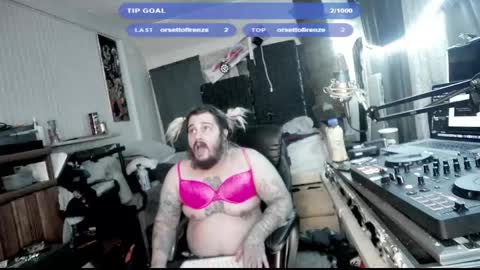 Snapshot of kinkybiguy14 chatting on 10.07.25 Kinky Cassie online show from 10.07.25