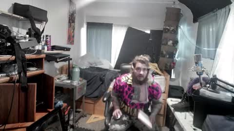 Snapshot of kinkybiguy14 chatting on 10.11.25 Kinky Cassie online show from 10.11.25