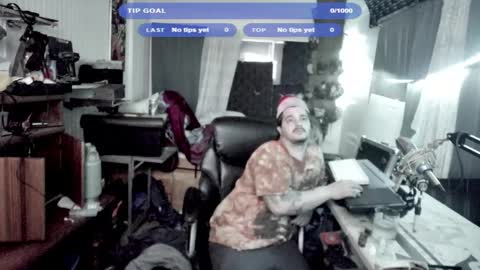 Snapshot of kinkybiguy14 chatting on 10.29.25 Kinky Cassie online show from 10.29.25