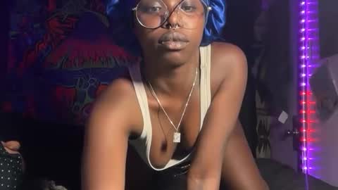 Snapshot of kinkycoupleinteracial chatting on 09.20.25 interracialfacial online show from 09.20.25