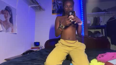 Snapshot of kinkycoupleinteracial chatting on 11.18.25 interracialfacial online show from 11.18.25