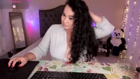 Snapshot of kinkyelise chatting on 01.17.26 Jenny online show from 01.17.26