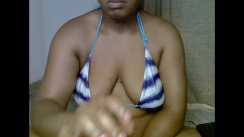 Snapshot of kinkyxxjuice chatting on 10.28.25 kinkyxxjuice online show from 10.28.25