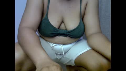 Snapshot of kinkyxxjuice chatting on 11.03.25 kinkyxxjuice online show from 11.03.25