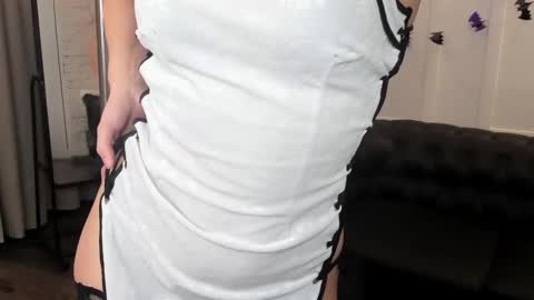 Snapshot of kira_energy chatting on 10.26.25 kira_energy online show from 10.26.25