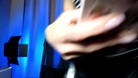 Snapshot of kira_mmr chatting on 09.30.25 Kira and friends online show from 09.30.25