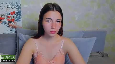 Snapshot of kira_moon_1 chatting on 06.17.26 Kira online show from 06.17.26