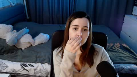 Snapshot of kira_yammy chatting on 12.12.24 Kira follow me online show from 12.12.24