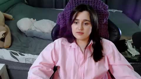 Snapshot of kira_yammy chatting on 02.14.25 Kira follow me online show from 02.14.25