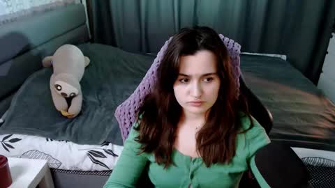 Snapshot of kira_yammy chatting on 03.08.25 Kira follow me online show from 03.08.25