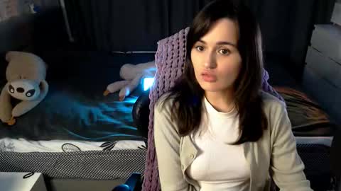 Snapshot of kira_yammy chatting on 11.08.25 Kira follow me online show from 11.08.25