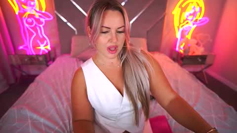 Kira online show from 09.10.25