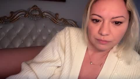 KiraDivine online show from 02.15.25